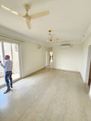 Room in 2.5 BHK Apartment at M3M Escala, Sector 70a – for Rent