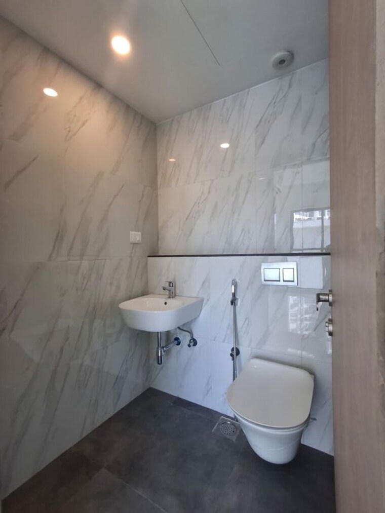 Bathroom, lodha-woods 3 Bedroom 1500 Sq.Ft. Apartment In Kandivali East Mumbai 10527218