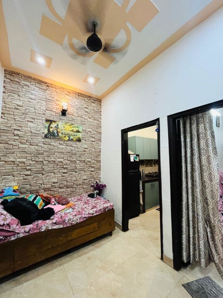 Bedroom, sector 62 6 Bedroom 100 Sq.Yd. Independent House In Sector 62 Faridabad 10527219