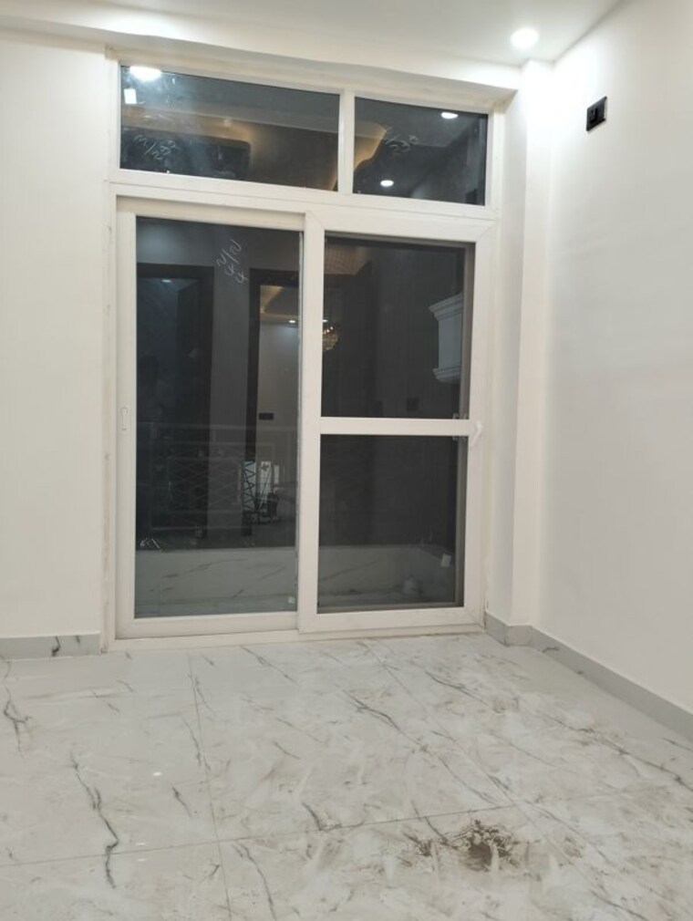 Room, khirki extension 3 Bedroom 1050 Sq.Ft. Builder Floor In Khirki Extension Delhi 10462591