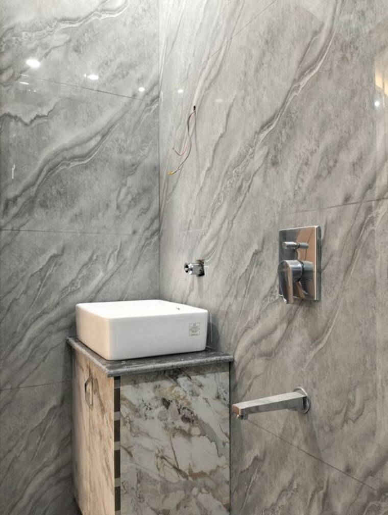 Bathroom, khirki extension 3 Bedroom 1050 Sq.Ft. Builder Floor In Khirki Extension Delhi 10462591