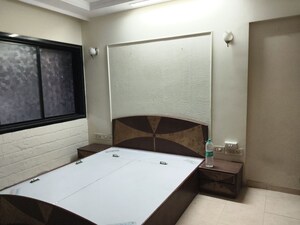 Bedroom in 1 RK Apartment at Vile Parle East – for Rent