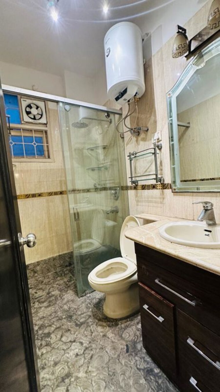 Bathroom, bptp-amstoria-country-floor 4 Bedroom 4500 Sq.Ft. Villa In Sector 102 Gurgaon 10527382