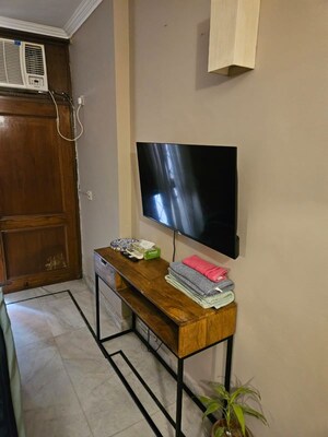 Furnished Amenities in 3 BHK Builder Floor at East Of Kailash – for Rent