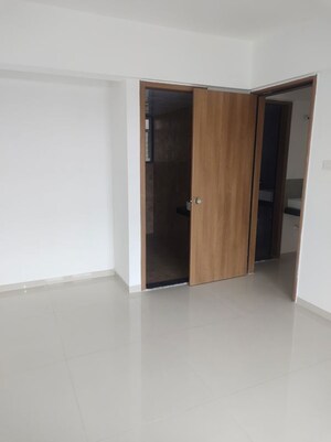 Room in 2 BHK Apartment at Zen Elite, Kharadi – for Sale