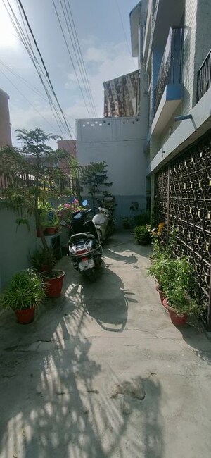 Parking in 2 BHK Independent House at Rajajipuram – for Rent