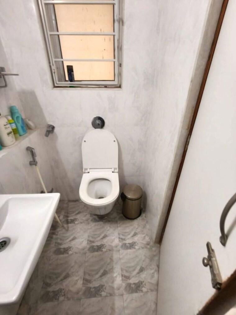 Bathroom, romell-amore 2 Bedroom 655 Sq.Ft. Apartment In Andheri West Mumbai 10527482