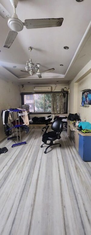 Team Area in 2 BHK Apartment at Vakola – for Rent