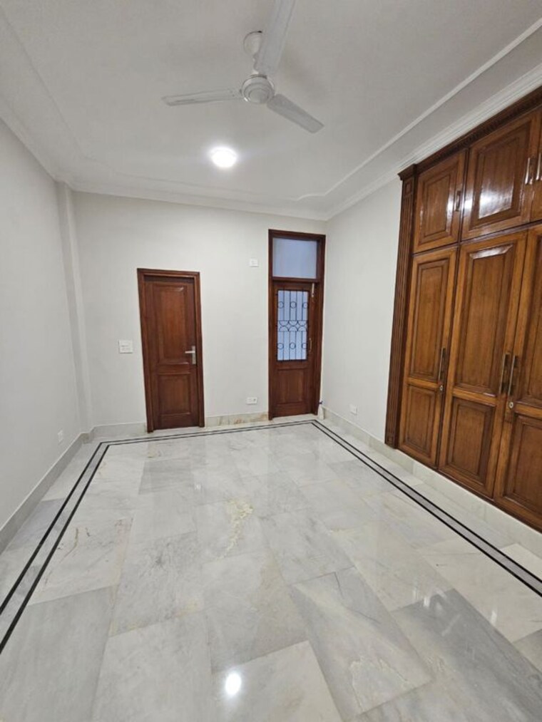 Room, uday park 3 Bedroom 227 Sq.Yd. Builder Floor In Uday Park Delhi 10527677