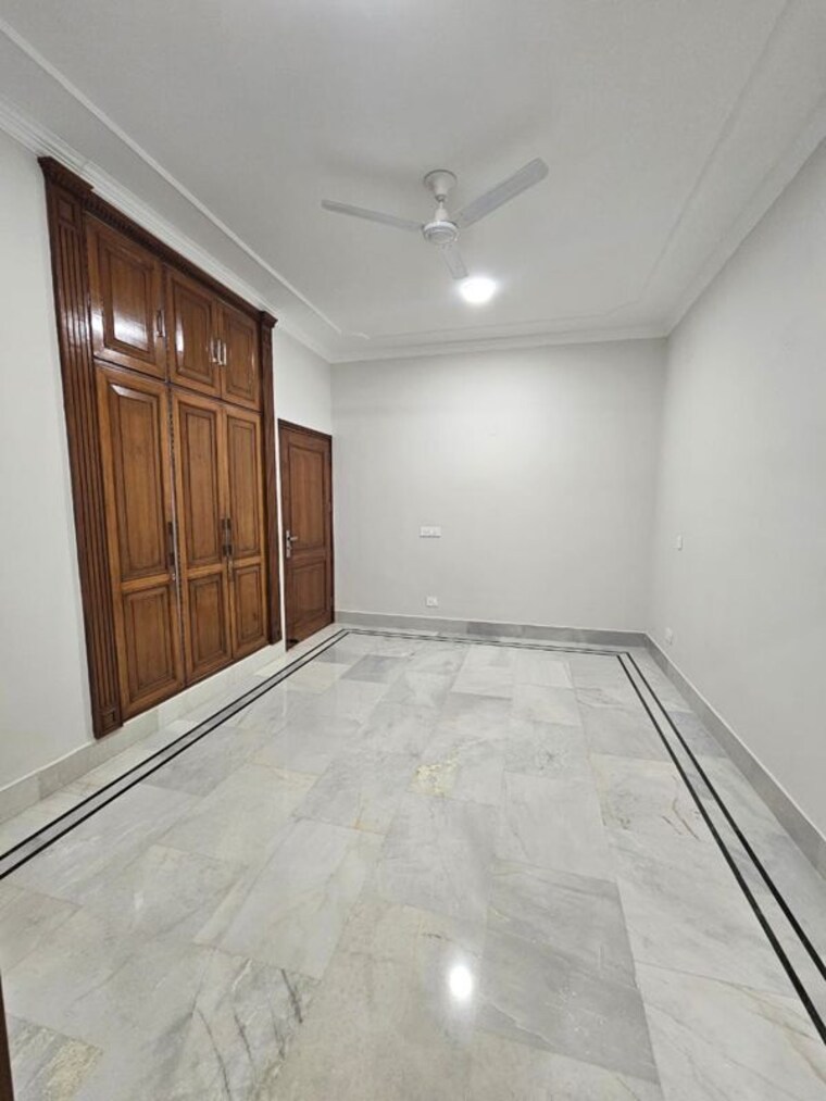 Room, uday park 3 Bedroom 227 Sq.Yd. Builder Floor In Uday Park Delhi 10527677