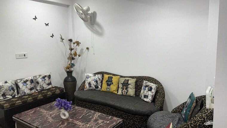 Living Room, ardee-city 2 Bedroom 263 Sq.Yd. Builder Floor In Sector 52 Gurgaon 10527686