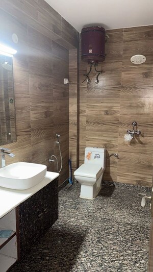Bathroom in 2 BHK Builder Floor at Ardee City, Sector 52 – for Rent