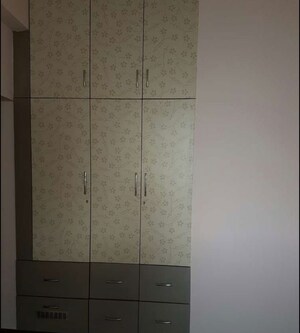 Furnished Amenities in 3 BHK Apartment at Eldeco Elegante, Vibhuti Khand – for Rent