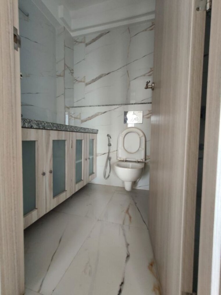 Bathroom, wadhwa-pristine 2 Bedroom 760 Sq.Ft. Apartment In Matunga West Mumbai 10527710