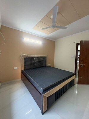 Bedroom in 1 BHK Builder Floor at SAS Tower, Sector 38 – for Rent
