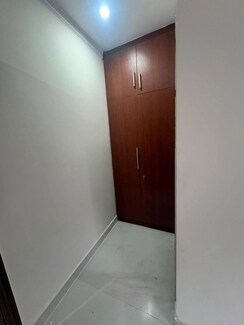 1 BHK + Servant Room Builder Floor For Rent in SAS Tower