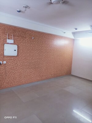 Room in 2 BHK Apartment at Amrapali Pan Oasis, Sector 70 – for Rent