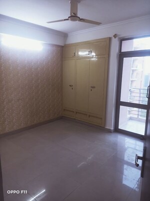 Room in 2 BHK Apartment at Amrapali Pan Oasis, Sector 70 – for Rent