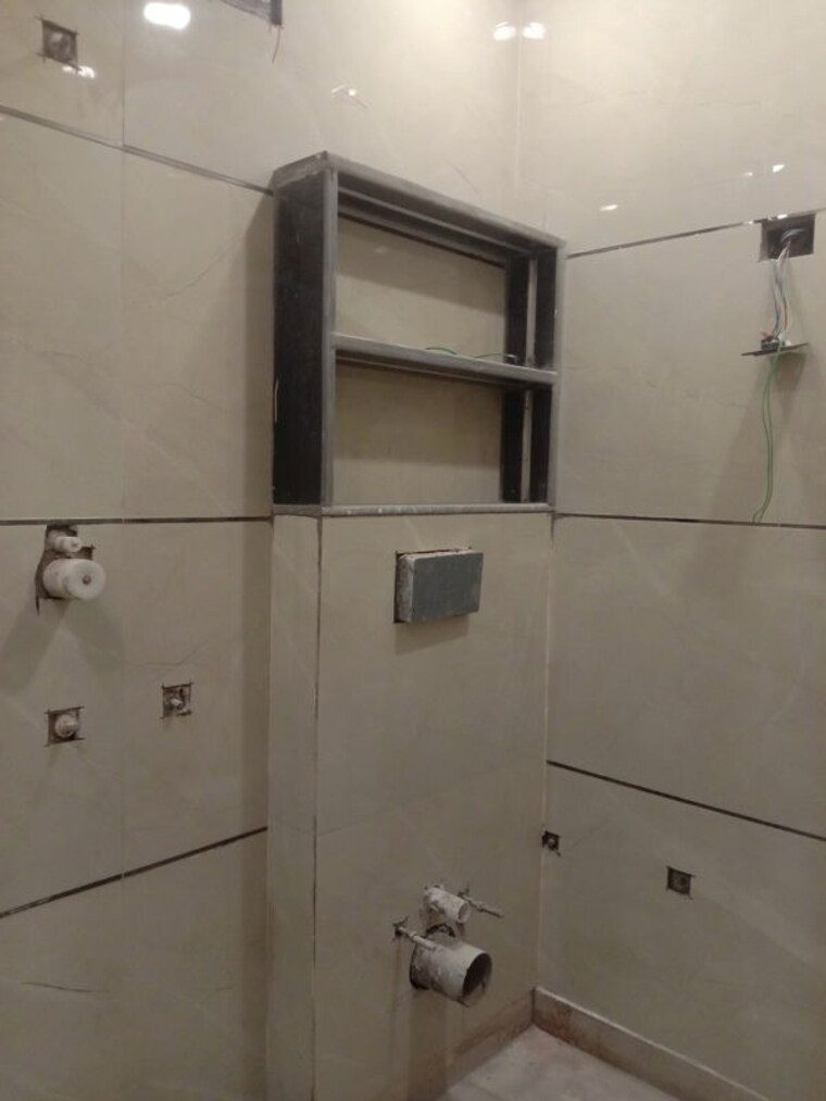Bathroom, dwarka mor 3 Bedroom 927 Sq.Ft. Builder Floor In Dwarka Mor Delhi 10527755