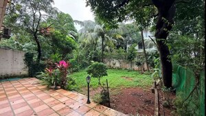 6 BHK Villa – Garden View at Lokhandwala Complex, Andheri West - for Sale