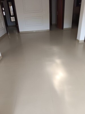 Room in 3 BHK Builder Floor at Sushant Lok 2, Sector 57 – for Rent