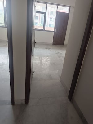 Building Lobby in 4 BHK Apartment at Abhinav Apartment Gurgaon, Sector 9 – for Rent