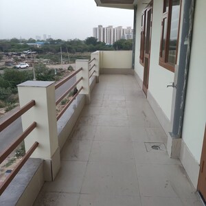 Balcony in 2 BHK Builder Floor at Sector 37d – for Rent