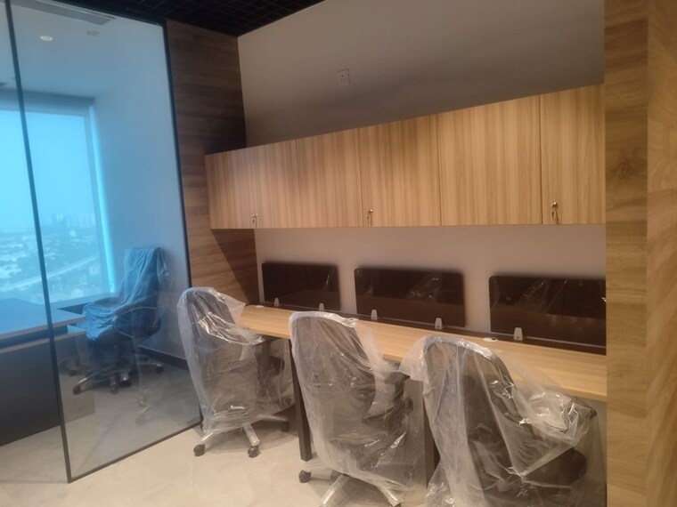 Team Area, wave-silver-tower Commercial Office Space 550 Sq.Ft. In Sector 18 Noida 10527886