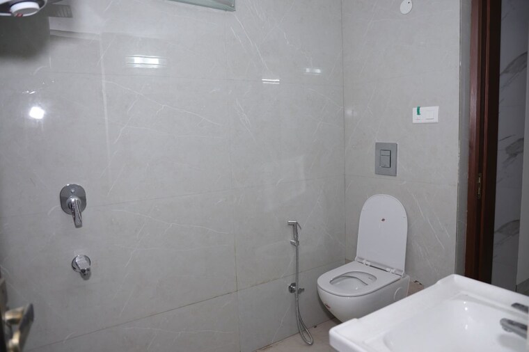 Bathroom, maharishi-dayanand-cghs 4 Bedroom 2000 Sq.Ft. Apartment In Vasant Kunj Delhi 10527893
