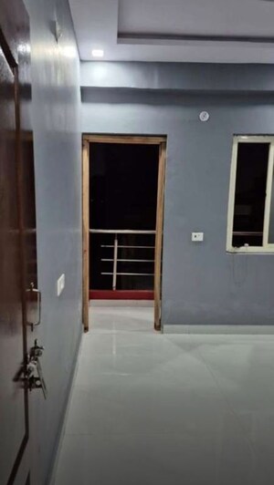Room in 1 BHK Apartment at Husainganj – for Rent