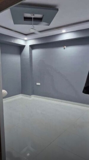 Room in 1 BHK Apartment at Husainganj – for Rent