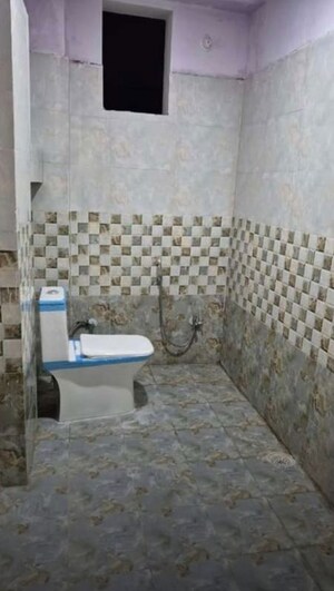 Bathroom in 1 BHK Apartment at Husainganj – for Rent