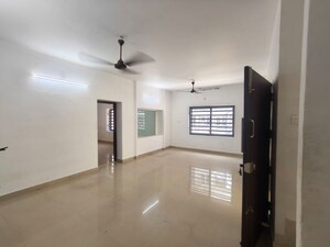 Room in  Office Space at Kadavanthra – for Rent