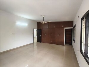 Room in  Office Space at Kadavanthra – for Rent