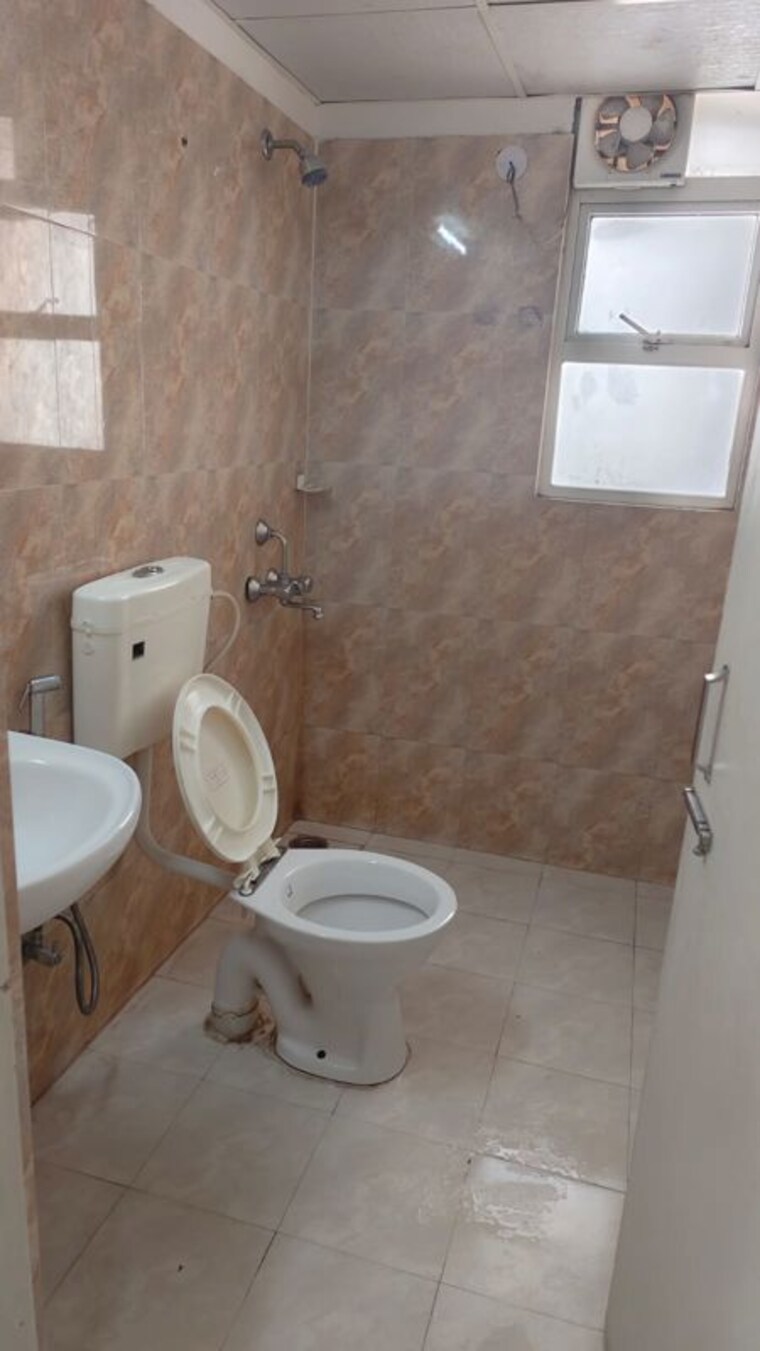 Bathroom, avl-36-gurgaon 1 Bedroom 400 Sq.Ft. Apartment In Sector 36 Gurgaon 10527898