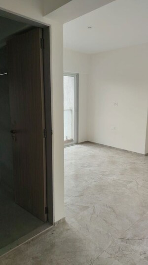 Room in 2 BHK Apartment at Dosti West County, Balkum Pada – for Rent