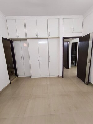Room in 3 BHK Independent House at Sector 10 – for Rent