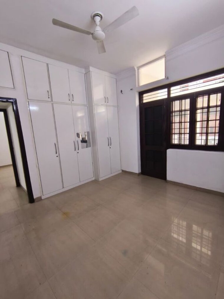 Room, sector 10 3 Bedroom 2250 Sq.Ft. Independent House In Sector 10 Gurgaon 10505065