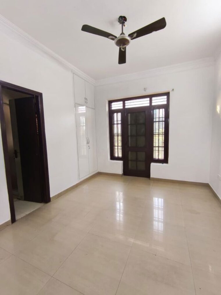 Room, sector 10 3 Bedroom 2250 Sq.Ft. Independent House In Sector 10 Gurgaon 10505065