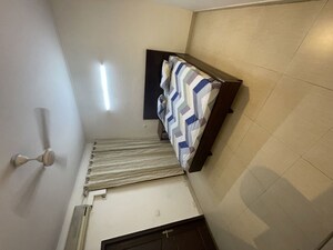 Room in 3.5 BHK Apartment at Vipul Belmonte, Sector 53 – for Rent