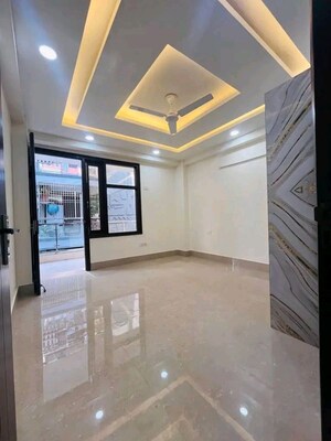 Room in 3 BHK Apartment at Chattarpur – for Rent