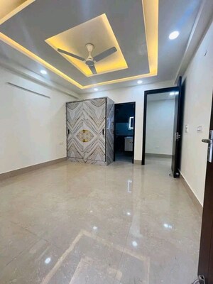 Room in 3 BHK Apartment at Chattarpur – for Rent