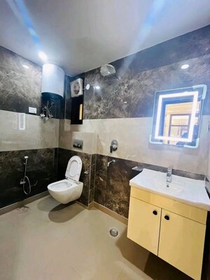Team Area in 3 BHK Apartment at Chattarpur – for Rent