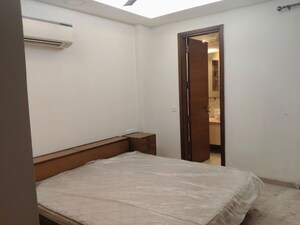 Room in 3 BHK Builder Floor at Safdarjung Development Area – for Rent