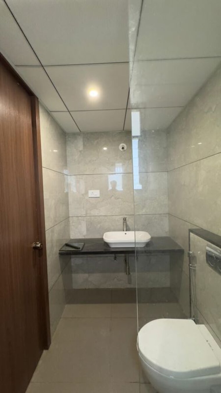 Bathroom, legacy-aeon 3 Bedroom 1500 Sq.Ft. Apartment In Baner Pune 10527912