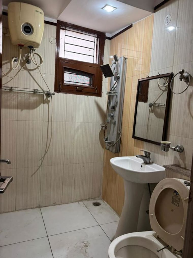 Attached Bathroom, pir machalla 3 Bedroom 1650 Sq.Ft. Apartment In Pir Machalla Zirakpur 10527930