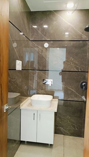 Kitchen in 3.5 BHK Builder Floor at BPTP Parkland Pride, Sector 77 – for Rent
