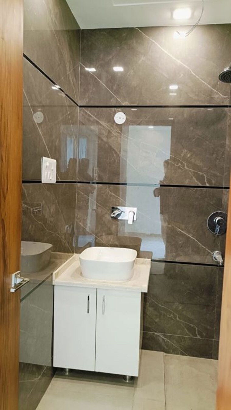 Kitchen, bptp-parkland-pride 3.5 Bedroom 2250 Sq.Ft. Builder Floor In Sector 77 Faridabad 10527938
