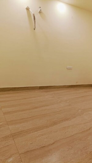 Room in 3.5 BHK Builder Floor at BPTP Parkland Pride, Sector 77 – for Rent
