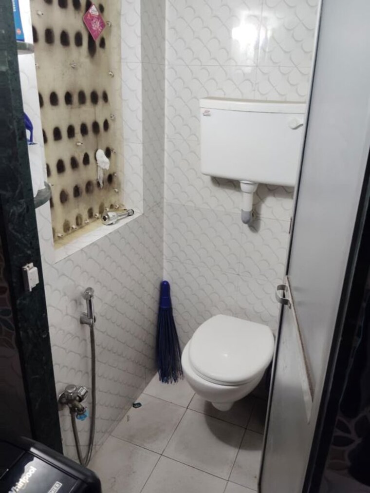 Bathroom, vinayak-apartment 2 Bedroom 700 Sq.Ft. Apartment In Parel Mumbai 10527940